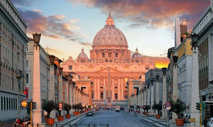 St. Peter's Basilica and Papal Grottoes Guided Tour