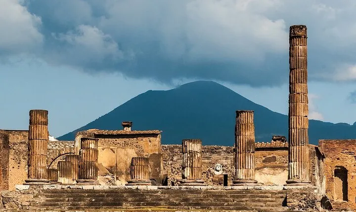 Pompeii, The Lives of the Ancients w/ Ticket included