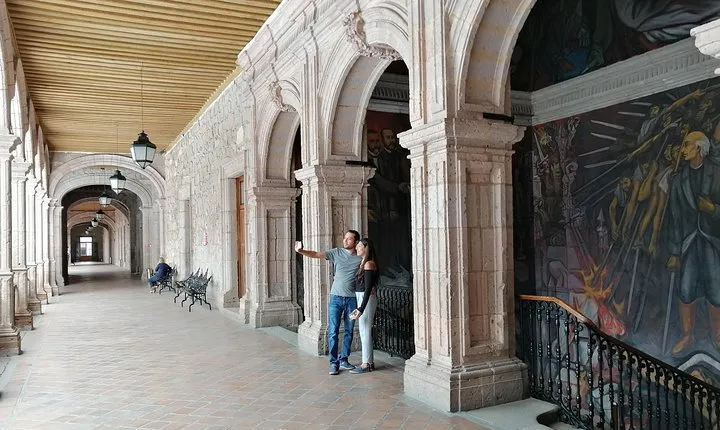 Morelia: A cafe between convents