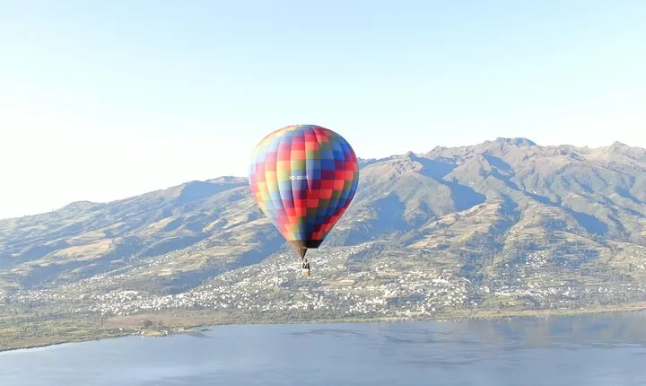 Private Free Flight in Hot Air Balloon for 2 in Ecuador