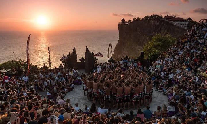 Bali: The Best Uluwatu Sunset, Kecak Dance and Dinner in Jimbaran