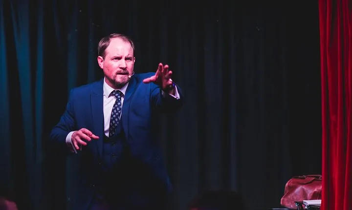 (9pm) The House Magicians Comedy & Magic Show - Smoke & Mirrors