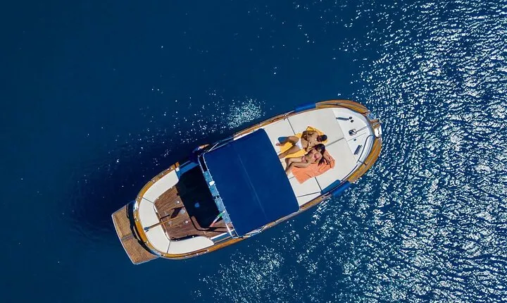 Ischia island private excursion on Gozzo Fratelli Aprea 7,5m