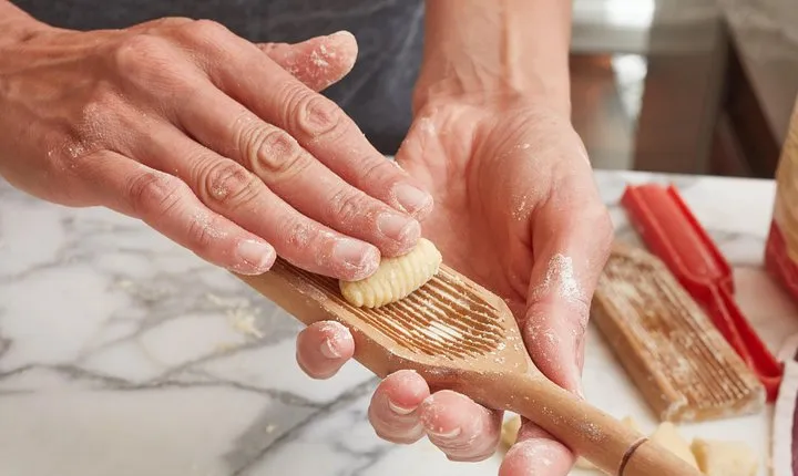 Private Pasta & Tiramisu Class at a Cesarina's home with tasting in Mantua