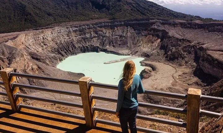 Tour Poás Volcano , Hacienda Doka and La Paz Falls. PRIVATE 