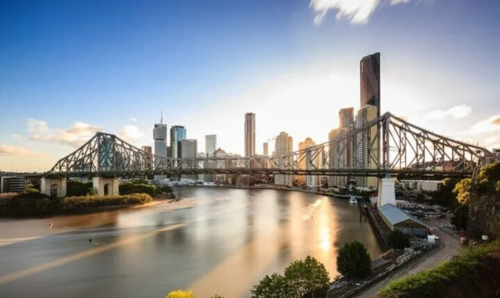 Brisbane Must-See Attractions Walking Tour with a guide
