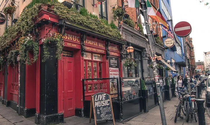 Dublin Private Custom Tour, Off-The-Beaten-Path in Temple Bar with a Local 