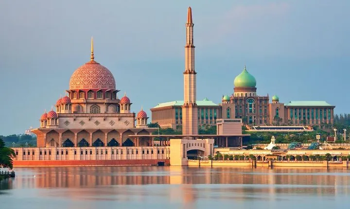 Budget Tour: Full Day Putrajaya, Batu Caves & Kuala Lumpur City