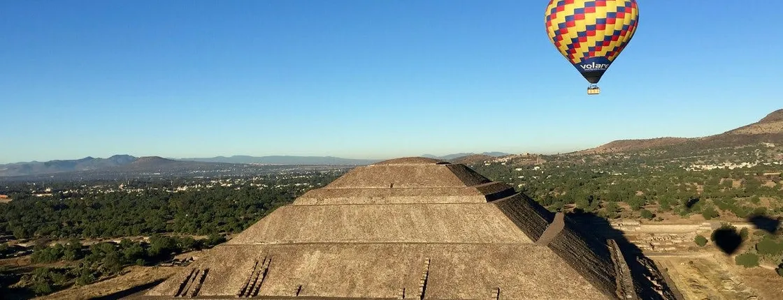 Traditional hot air balloon trip in Teotihuacán with optional round trip transportation