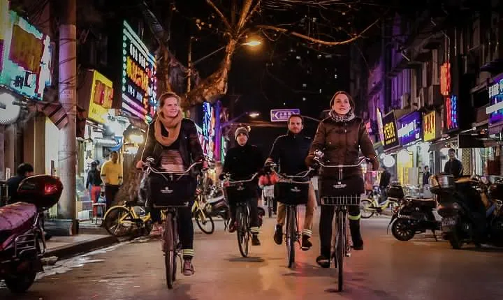 Shanghai Small-Group Night Tour by Bike
