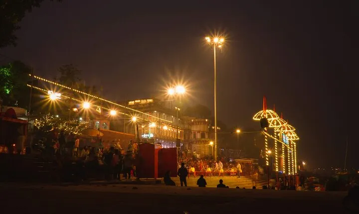 Varanasi Morning Yoga Ganga Aarti and Guided Ghat Tour