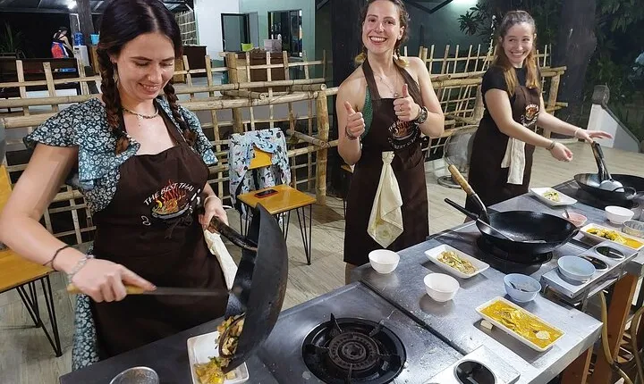 Evening Cooking Class in Organic Farm with Local Market Tour