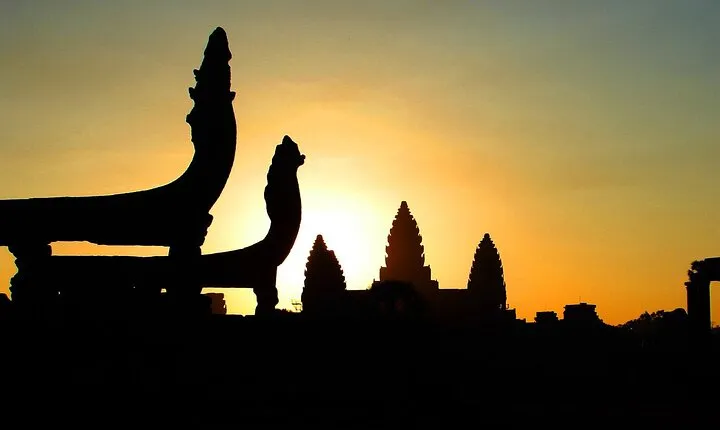 Bangkok to Angkor Wat 2 Days 1 Night Go by car Return by Flight