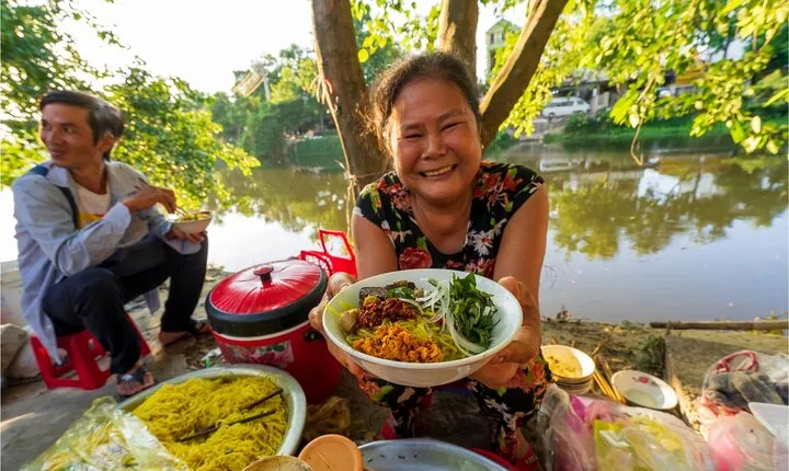 Hue Flavor Expedition A Culinary Adventure with Local Insights