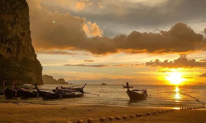 Krabi Hong Islands Snorkeling and Sunset Tour by Longtail Boat