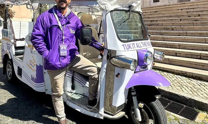 2 Historical Tour Lisbon Center and Viewpoints Private Tuk Tuk