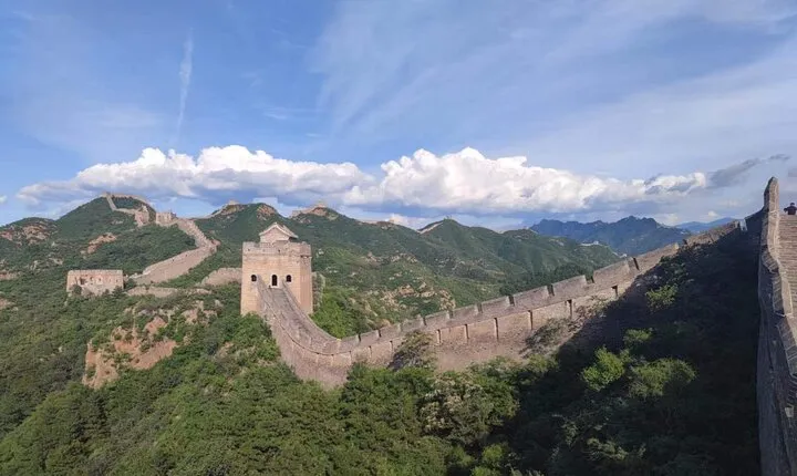 Private trip to Jinshanling Great Wall with Speaking-English Driver