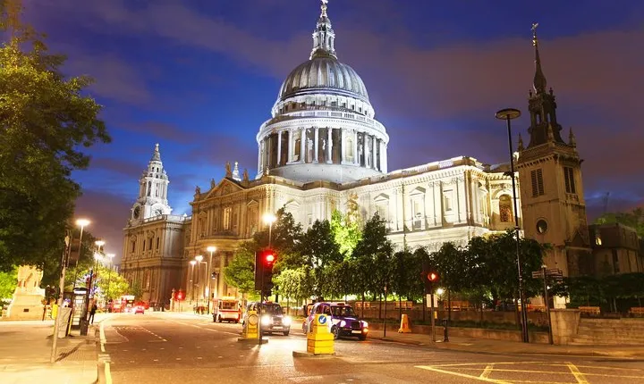 London Christmas Day 1 Day Hop-on Hop-off Bus Tour 