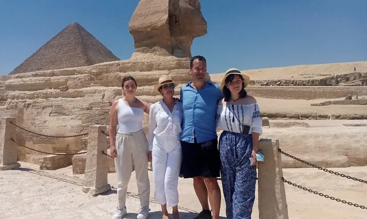 VIP Skip-the-Line Giza pyramids, Sphinx and shopping Tour