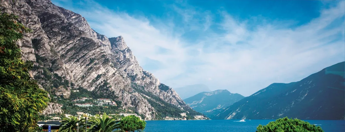 Lake Garda tour with boat trip from northern hotels