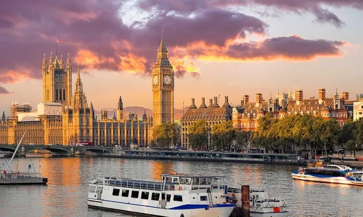 Sightseeing Cruise On River Thames