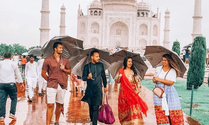 Sunrise Taj Mahal & Agra fort tour with Professional Photographer
