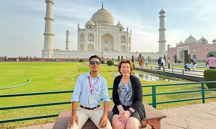 Taj Mahal and Agra Private Car Tour from Delhi with 5* Lunch