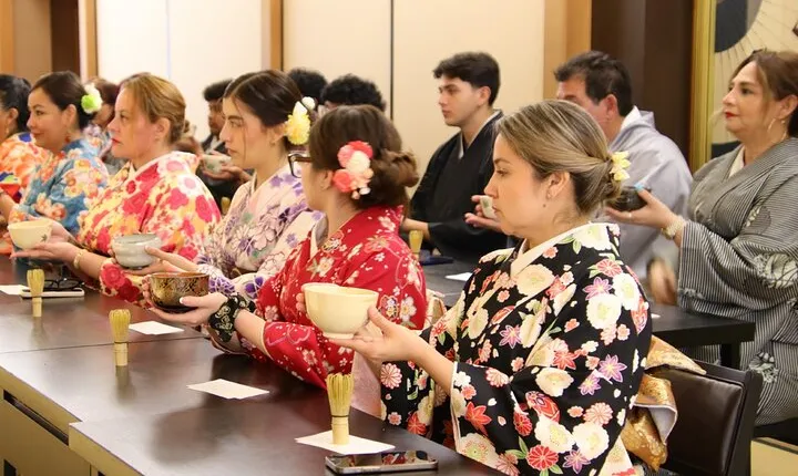 Elegant Kyoto Tea Ceremony and Kimono Dressing