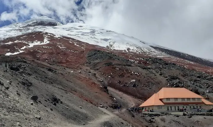 2 day 1 night tour to Cotopaxi Volcano and Quilotoa Lagoon all included