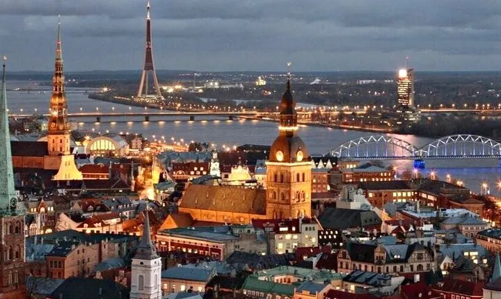 Riga Old Town, C Market & Art Nouveau Guided Walking Tour