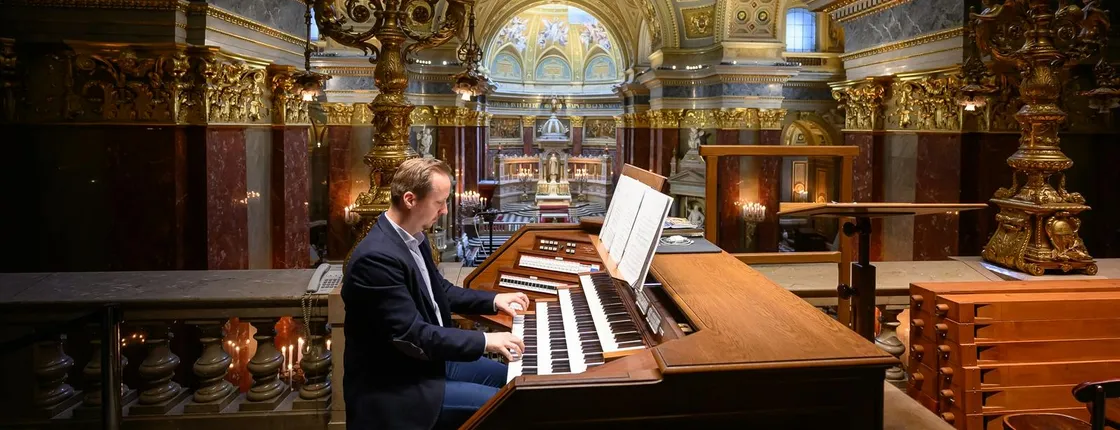 St.Stephen's Basilica Entrance with Grand Organ Concert