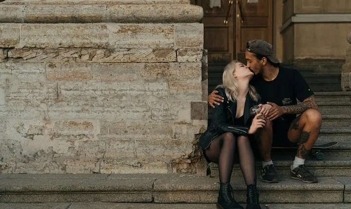 Steps of Love: Romantic Photoshoot at the Spanish Steps