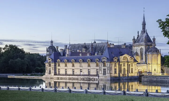 Skip-the-line Château de Chantilly Trip by Car from Paris