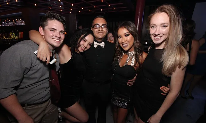 Skip-the-Line Gaslamp Club Crawl in San Diego