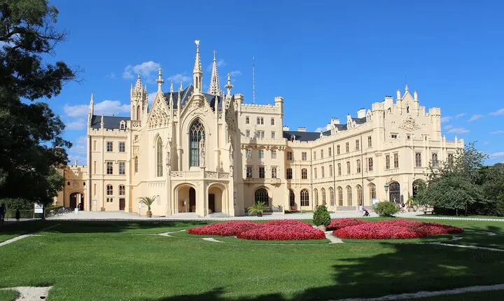 Private Day Trip From Vienna to Lednice, Valtice and Mikulov 