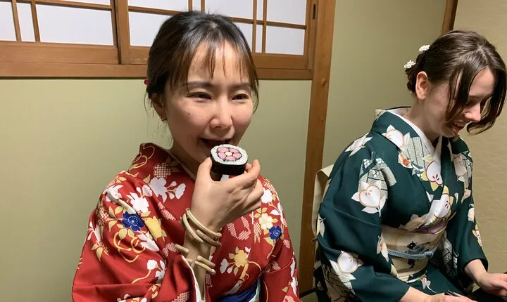 Art Sushi Rolls Experience in 150 Years Old Townhouse Kyoto