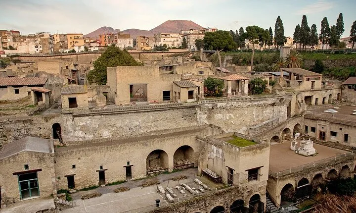 Herculaneum Guided Tour with Pick Up in Naples