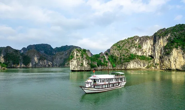 Classic 2D1N Halong Bay Cruise from Hanoi with Bus Transfer