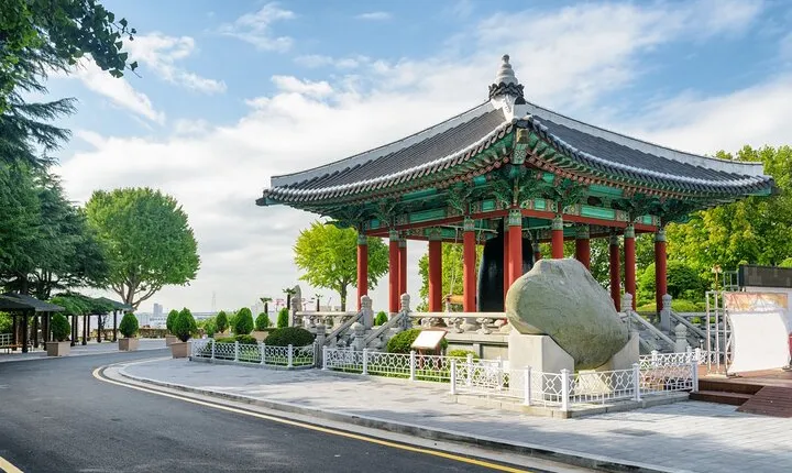 Spiritual Sojourn in Busan, Beomeosa & Hongbeopsa Tour
