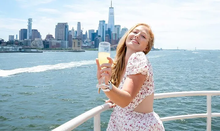 NYC Bottomless Brunch Cruise with Iconic Views