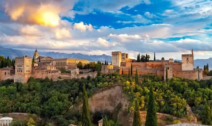 Guided Walking Tour of the Alhambra in Granada