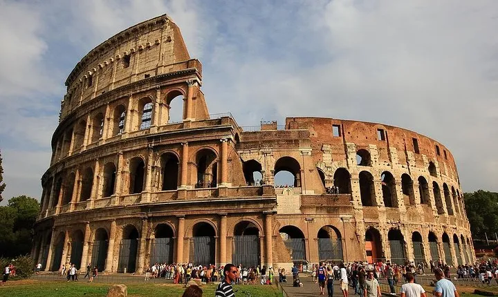 Colosseum: guided tour option with arena