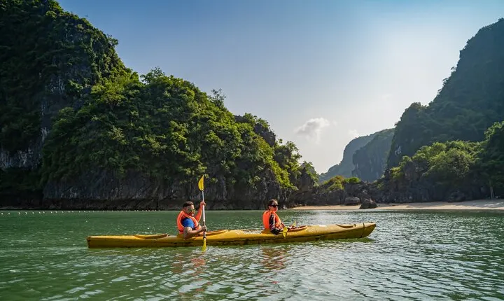 Halong Charming Cruise 3 Days Sightseeing and Adventure