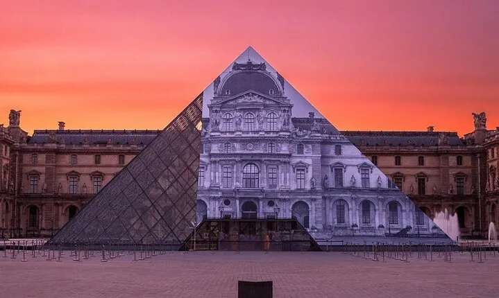 Louvre Museum Skip-the-Line Guided Tour with Artist
