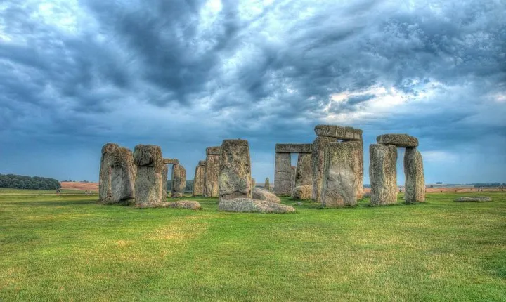 Private Driver guided tour Stonehenge Windsor castle and Bath.