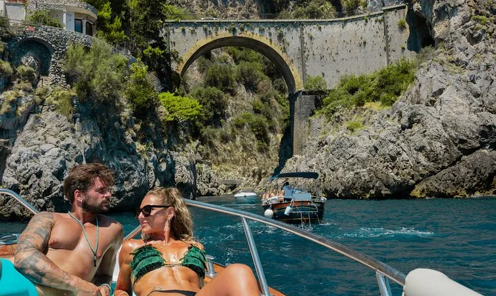 Positano & Amalfi Boat Tour from Naples with Light Lunch