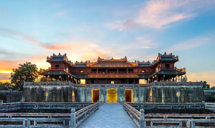 Hue Day Tour: Imperial Citadel, Khai Dinh Tomb & Thien Mu Pagoda 