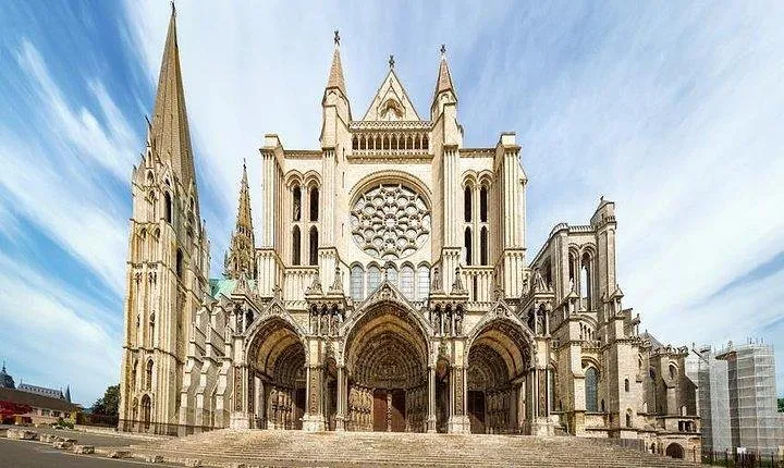 Versailles and Chartres Private Day Tour from Paris