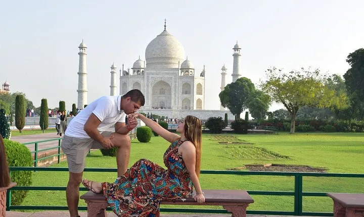 Private Agra and Taj Mahal Tour from Delhi with Breakfast