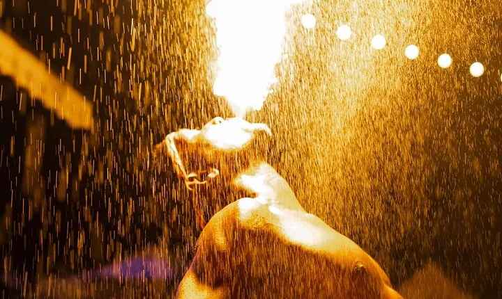 Harbour Lights Beach Extravaganza and Dinner Show